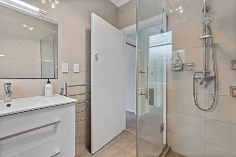 Photo of property in 11 Craigbank Avenue, New Lynn, Auckland, 0600