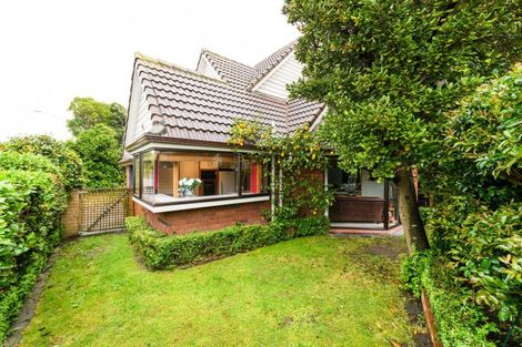 Photo of property in 35 Te Awe Awe Street, Hokowhitu, Palmerston North, 4410