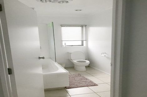 Photo of property in 22 Ashmere Lane, Weymouth, Auckland, 2103