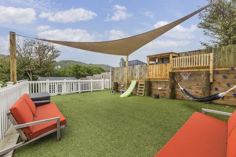 Photo of property in 90 Melbourne Road, Island Bay, Wellington, 6023