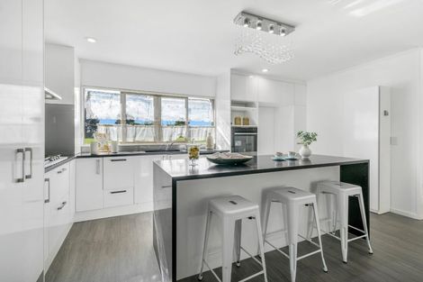 Photo of property in 2 Lockington Avenue, Henderson, Auckland, 0612