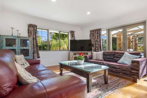 Photo of property in 15 Awaroa Stream Drive, Waiuku, 2123
