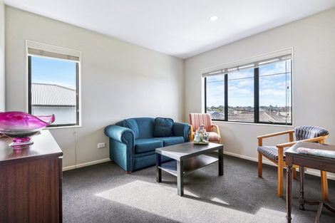 Photo of property in 2/81 Francis Street, Hauraki, Auckland, 0622