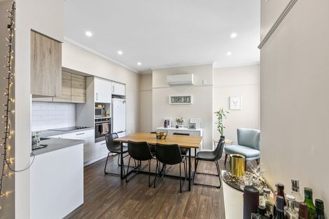 Photo of property in Fountain Court, 2/48d Oriental Parade, Oriental Bay, Wellington, 6011