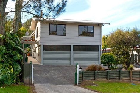 Photo of property in 19 Topliss Drive, Northcross, Auckland, 0632