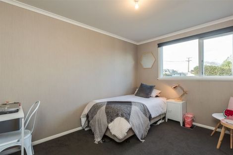 Photo of property in 68 Eglinton Road, The Glen, Dunedin, 9011