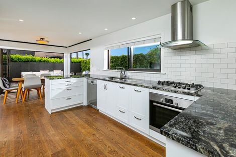 Photo of property in 2/27 Milford Road, Milford, Auckland, 0620