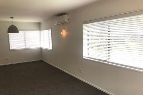 Photo of property in 2/98 Mirrabooka Avenue, Botany Downs, Auckland, 2010