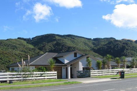 Photo of property in 73 Kirton Drive, Riverstone Terraces, Upper Hutt, 5018