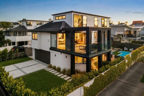 Photo of property in 24 Tiri Road, Milford, Auckland, 0620