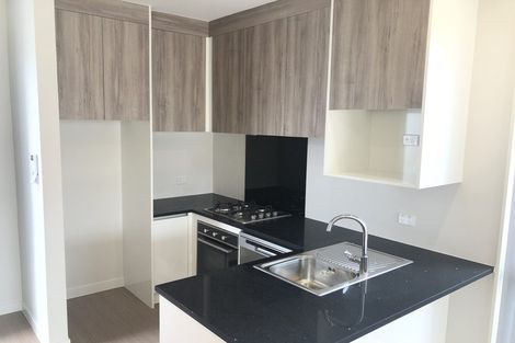 Photo of property in 4/21 Akoranga Drive, Northcote, Auckland, 0627