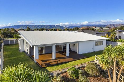 Photo of property in 9 Taranui Way, Paraparaumu Beach, Paraparaumu, 5032