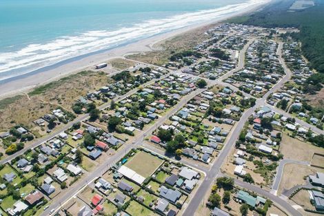 Photo of property in 98 Park Avenue, Waitarere Beach, Levin, 5510