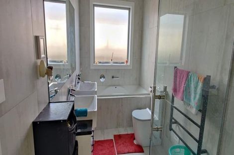 Photo of property in 17 Kuawa Drive, Kumeu, 0810