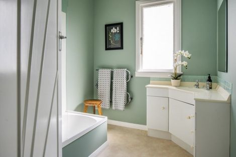 Photo of property in 6 Fairfield Avenue, Fairfield, Lower Hutt, 5011