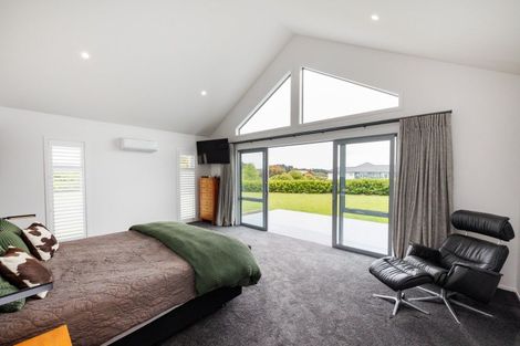 Photo of property in 12 Colquhoun Way, Kelvin Grove, Palmerston North, 4470