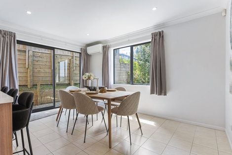 Photo of property in 34a Sovereign Place, Glenfield, Auckland, 0629