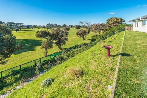 Photo of property in 37 Golf Vue Place, Castlecliff, Whanganui, 4501