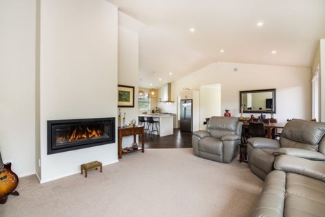 Photo of property in 1 Peregrine Place, Kinloch, Taupo, 3377