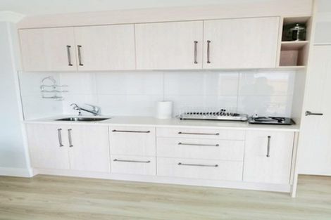 Photo of property in 2 Lagonda Rise, Oteha, Auckland, 0632