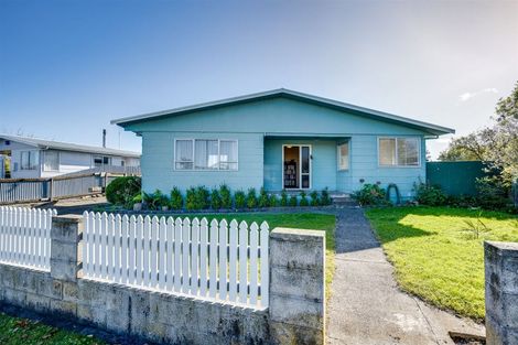 Photo of property in 68 Tait Drive, Greenmeadows, Napier, 4112