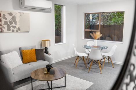 Photo of property in 4/90 Lynwood Road, New Lynn, Auckland, 0600