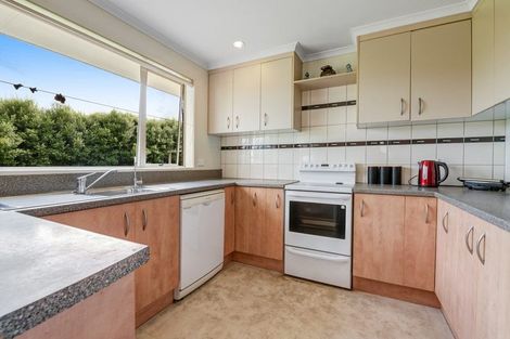 Photo of property in 17 Aitkenhead Court, Parakai, 0830