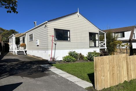 Photo of property in 40 Santiago Crescent, Unsworth Heights, Auckland, 0632