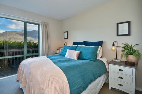 Photo of property in 10a Caples Place, Fernhill, Queenstown, 9300