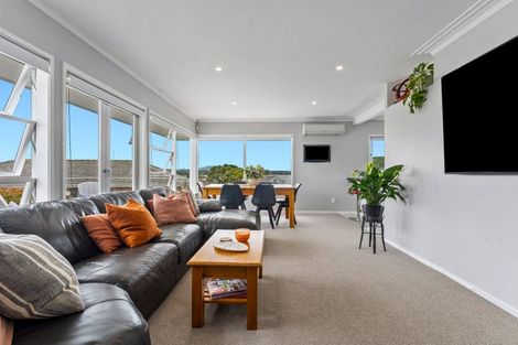 Photo of property in 2/85 Sylvan Avenue, Northcote, Auckland, 0627