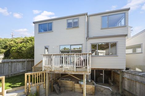 Photo of property in 63 Glanmire Road, Newlands, Wellington, 6037