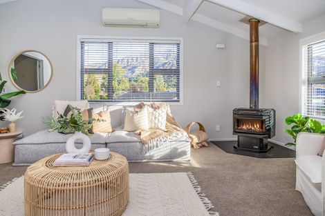 Photo of property in 8 Fox's Terrace, Arrowtown, 9302