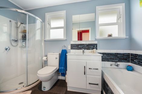 Photo of property in 42a Kowhai Avenue, Ebdentown, Upper Hutt, 5018