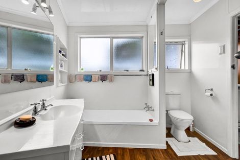 Photo of property in 17 Mount View Place, Spotswood, New Plymouth, 4310