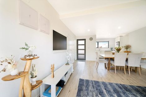 Photo of property in 45 Eileen Newey Place, Henderson, Auckland, 0612