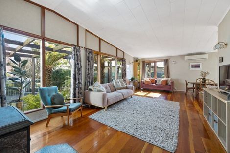 Photo of property in 15 Mill Road, Clive, 4102