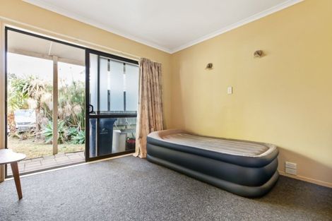 Photo of property in 42 Vina Place, Massey, Auckland, 0614