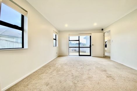 Photo of property in 14 Ray Small Drive, Papakura, 2110