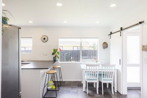 Photo of property in 10 Ashton Place, Highbury, Palmerston North, 4412