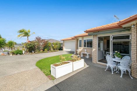 Photo of property in 18 Chesterfield Way, Orewa, 0931