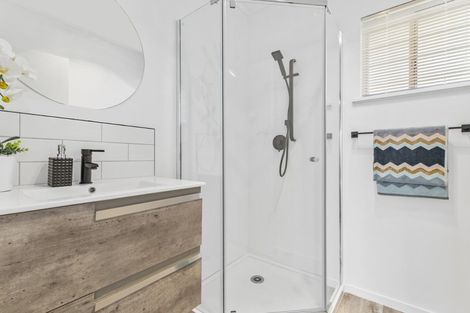 Photo of property in 2/25 Pinedale Place, Henderson, Auckland, 0610