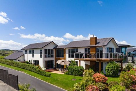 Photo of property in 24 Pukenamu Road, Rainbow Point, Taupo, 3330