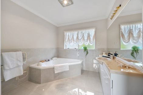 Photo of property in 16 Tornado Place, West Harbour, Auckland, 0618