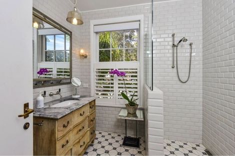 Photo of property in 2 Saint Leonards Road, Hauraki, Auckland, 0622