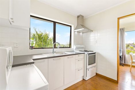 Photo of property in 2/6 Dallinghoe Crescent, Milford, Auckland, 0620