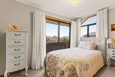 Photo of property in 33 Cherrywood Place, Redwood, Christchurch, 8051