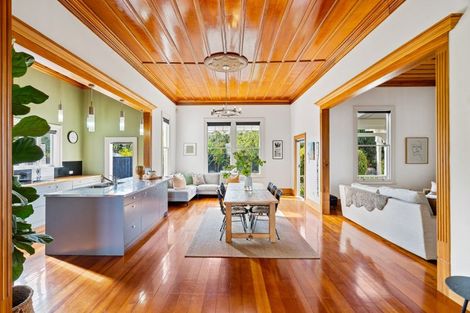 Photo of property in 6 Thompson Road, Bluff Hill, Napier, 4110