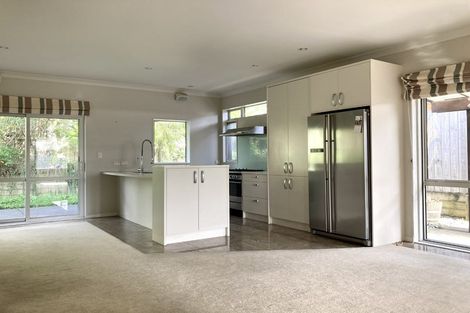 Photo of property in 16 Midhurst Avenue, Henderson, Auckland, 0612