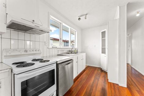 Photo of property in 30 Ozich Avenue, Te Atatu South, Auckland, 0610