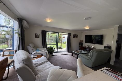 Photo of property in 2 Parma Place, Henderson, Auckland, 0612